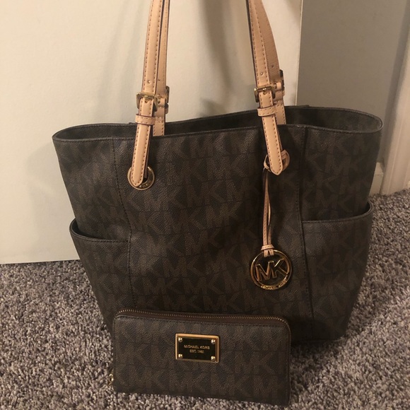 Micheal Kors Purse and Wallet - Picture 1 of 7